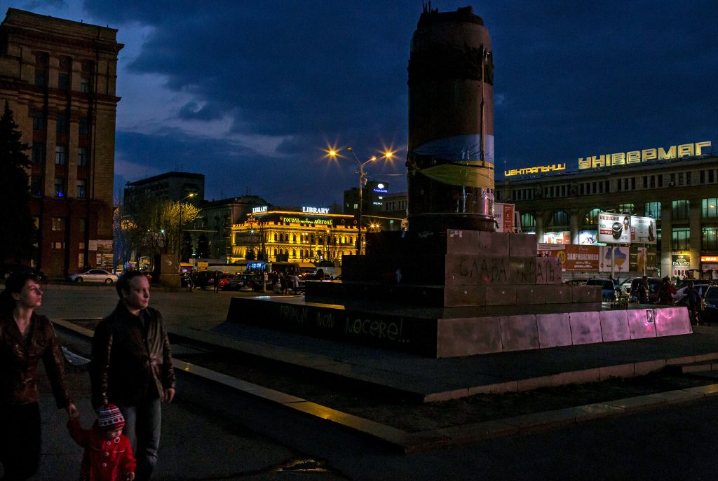 A toppled Lenin monument in central Dnipropetrovsk became a memorial for protesters who died during clashes with the police. Credit Mauricio Lima for The New York Times
